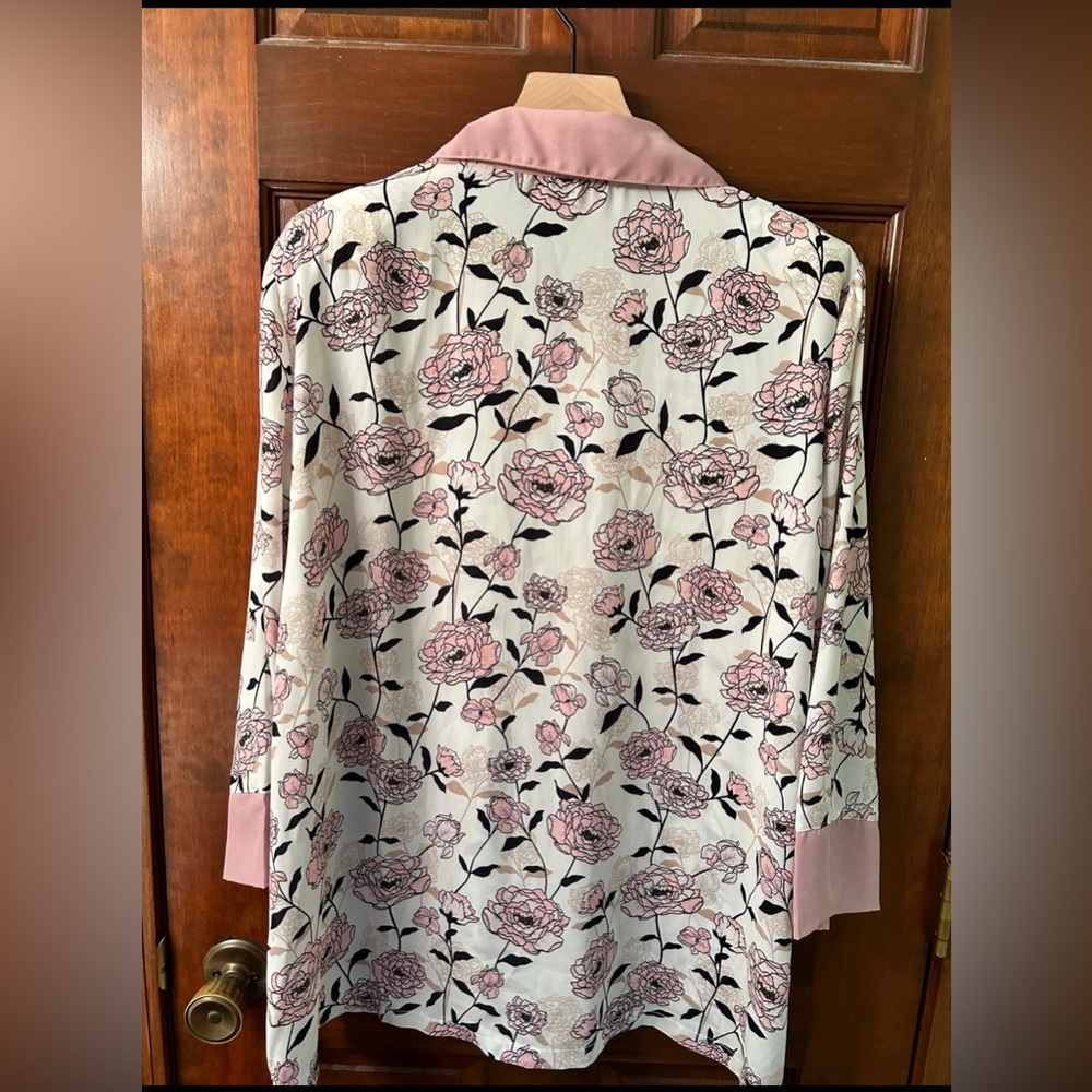 💜 Unbranded Pretty Pink Peony print long sleeve button front blouse. Size CL - Picture 5 of 6